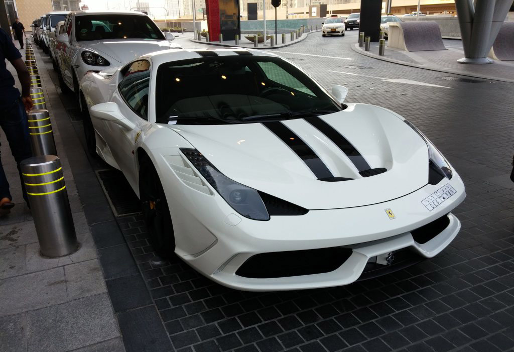 迪拜街头 超级帅气的法拉利458 Speciale