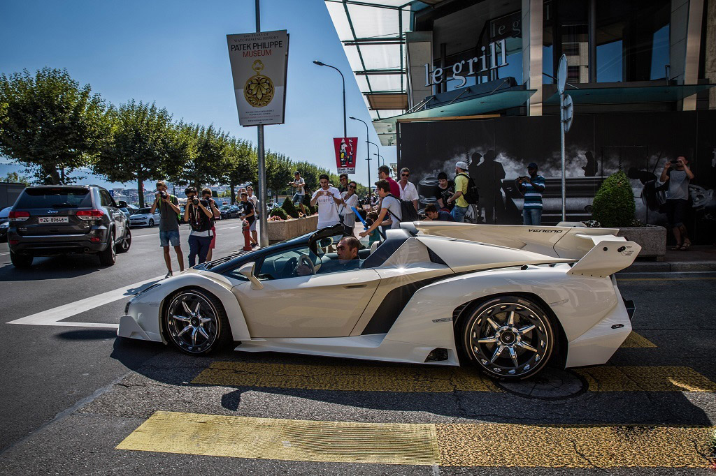白色兰博基尼veneno roadster