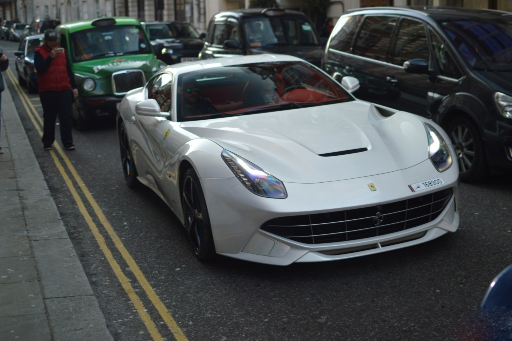 f12berlinetta (1)