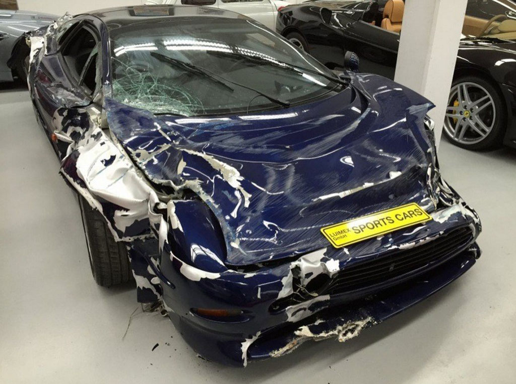 wrecked-jaguar-xj220 (8)