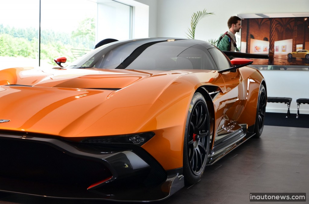 Aston-Martin-Vulcan (14)