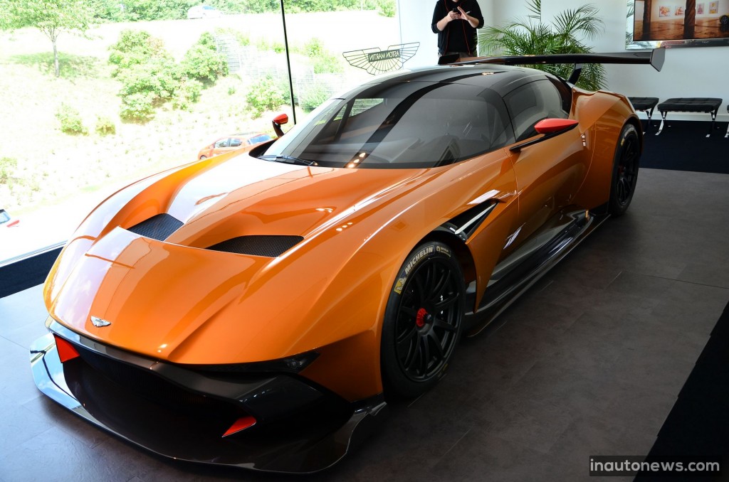 Aston-Martin-Vulcan (3)