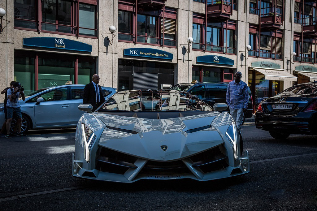 veneno-roadster (0)